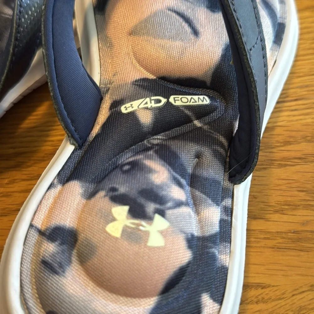 Under Armour Blue and‎ Pink Sporty 
 4D foam sandal flip flops youth size 2 - Picture 2 of 6